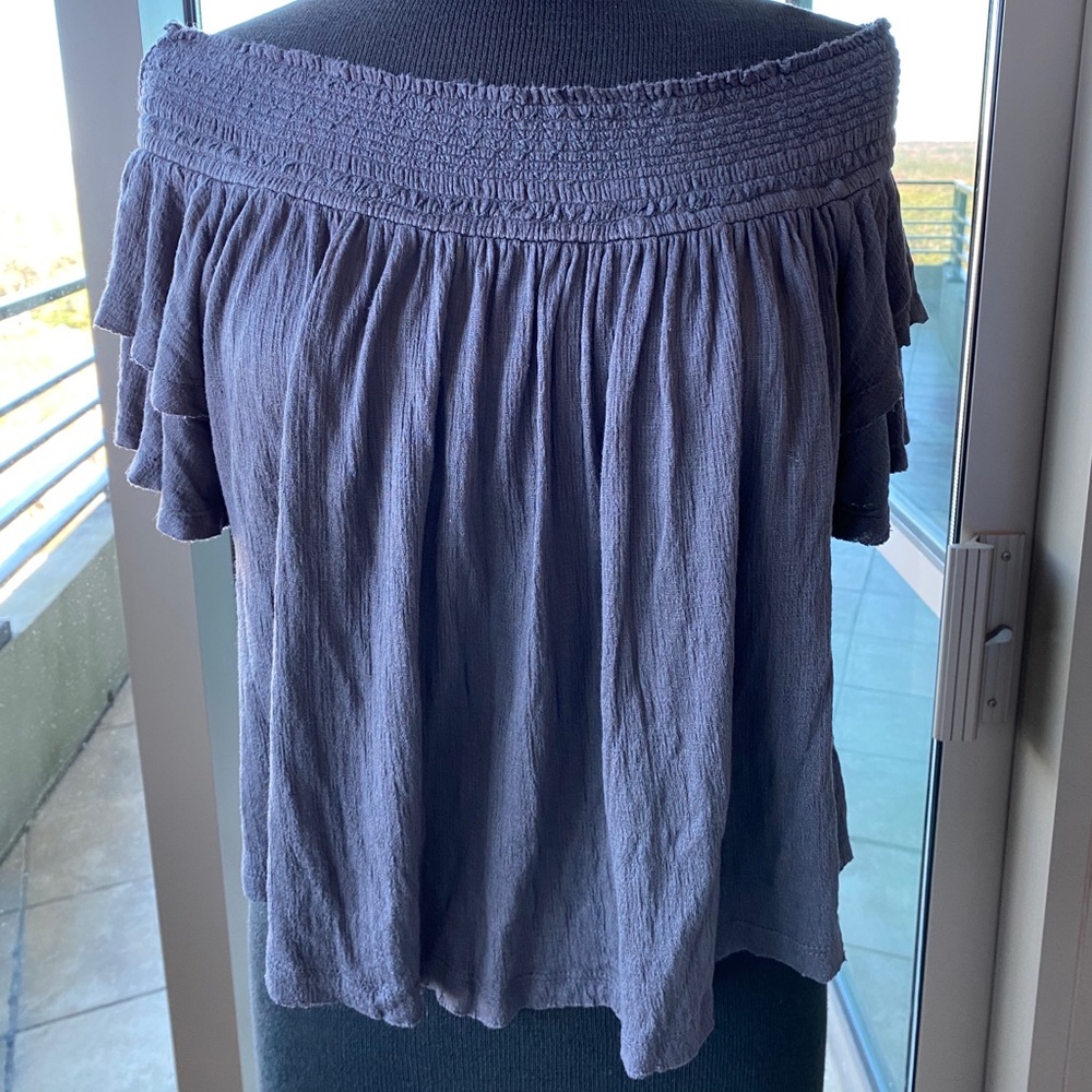 FREE PEOPLE: OFF SHOULDER TOP- MED